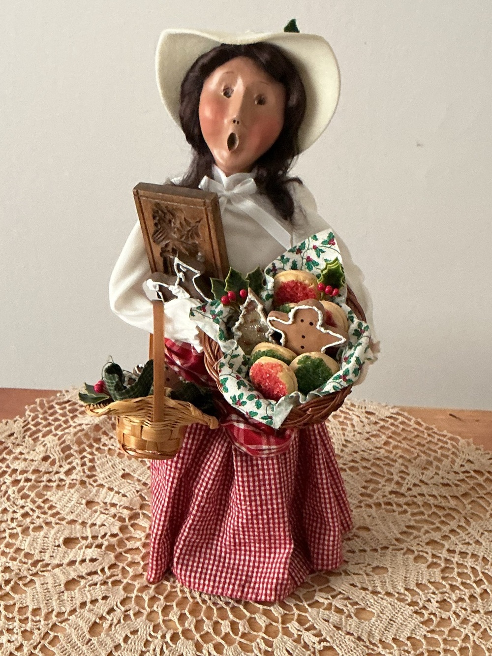 Byers Choice “Cries of London” Holiday Shopper